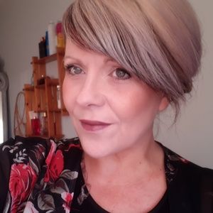 Meet your Posher, Corinne